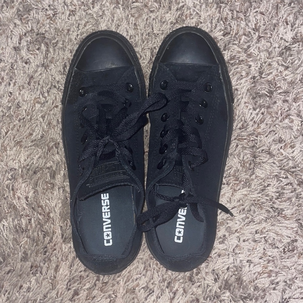 Black shirt converse